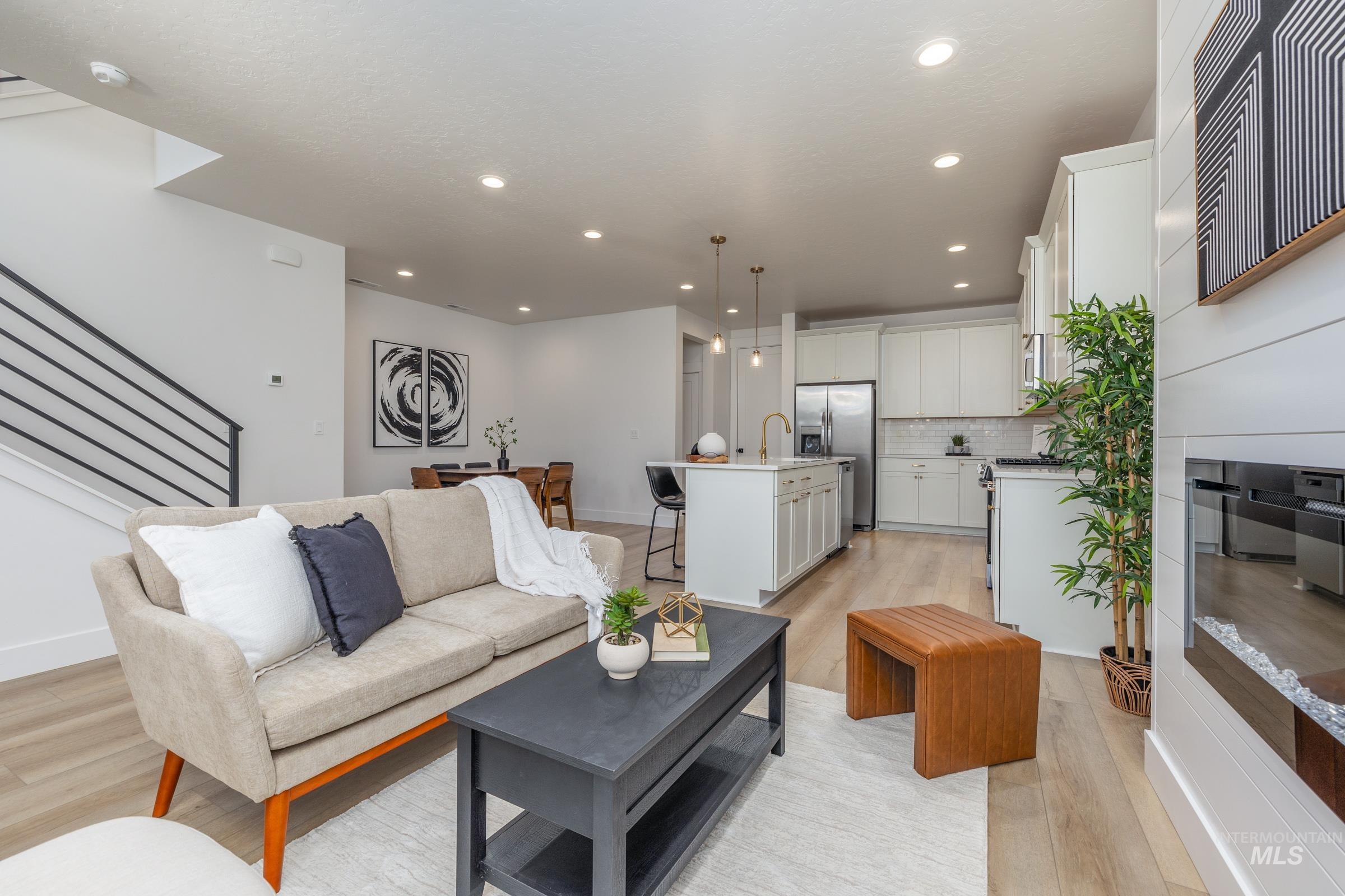 281 S City Lights Ln