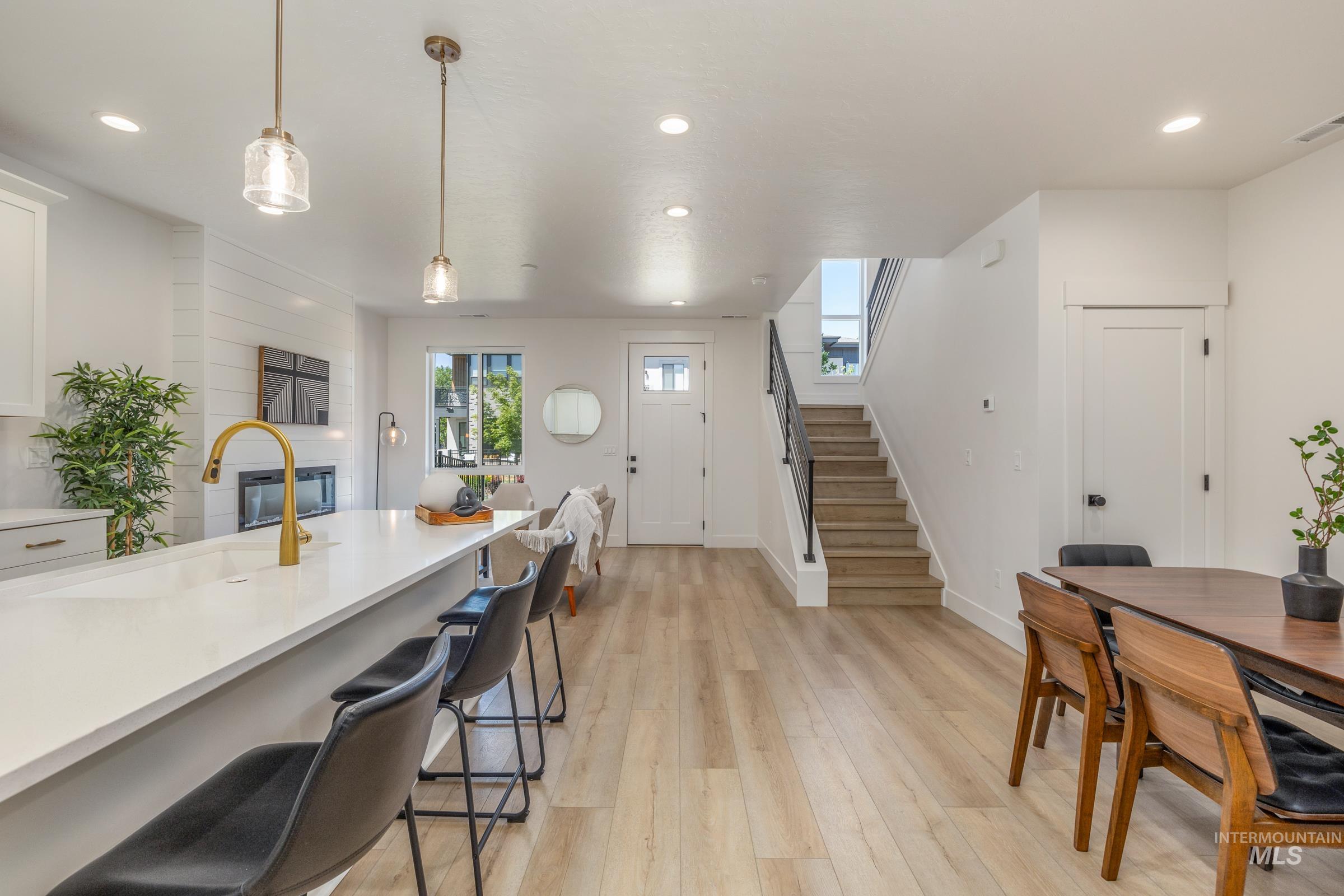 281 S City Lights Ln