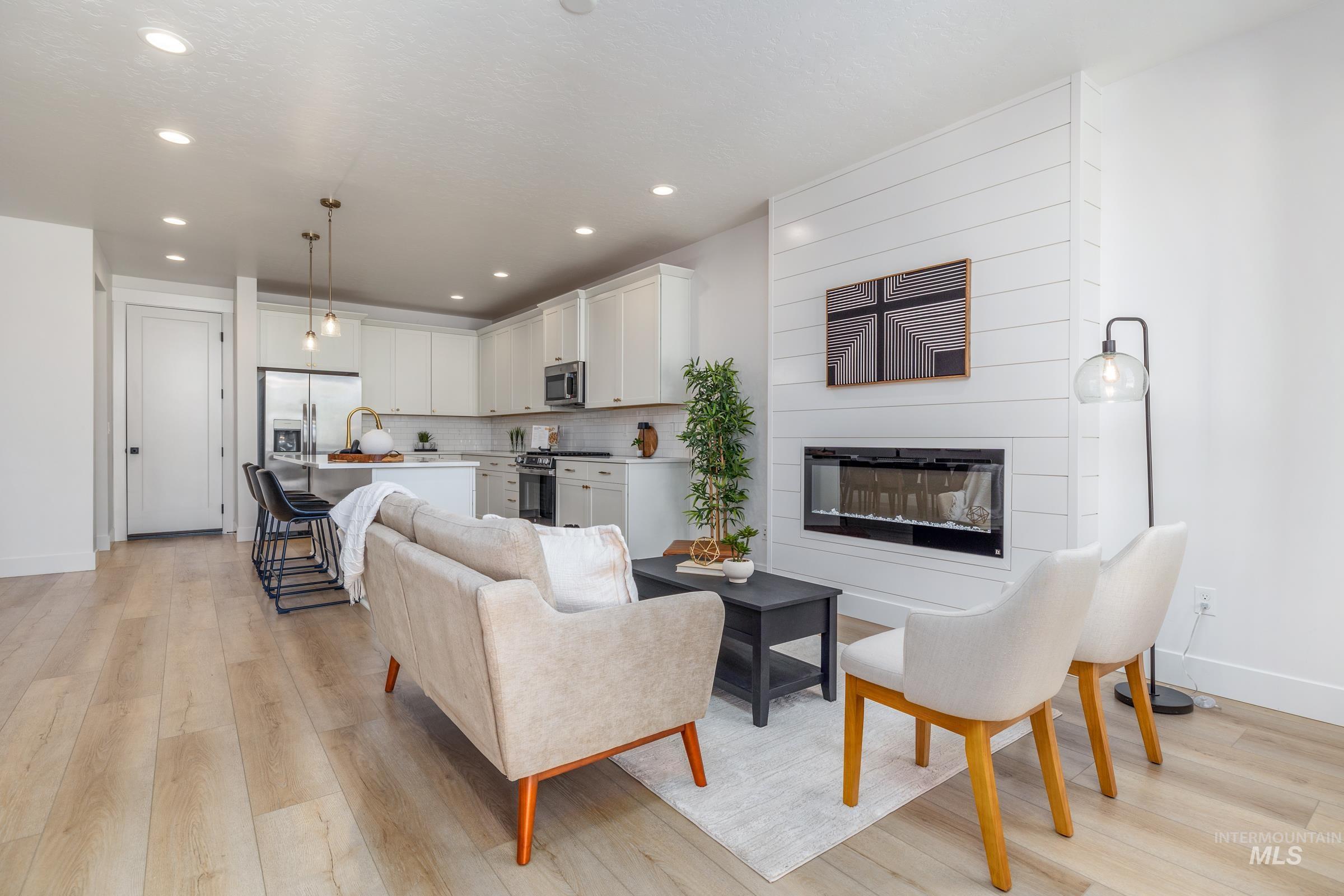 281 S City Lights Ln