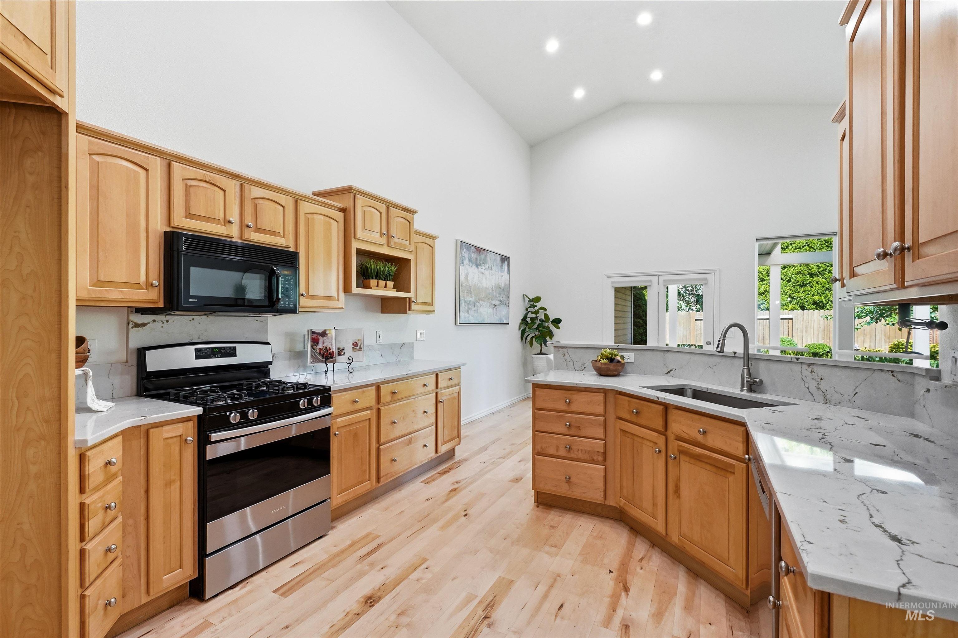 2464 E Lenox Ct
