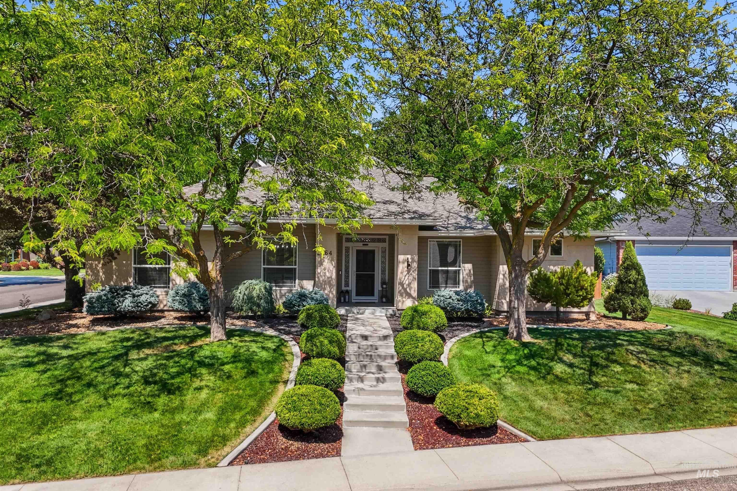 2464 E Lenox Ct