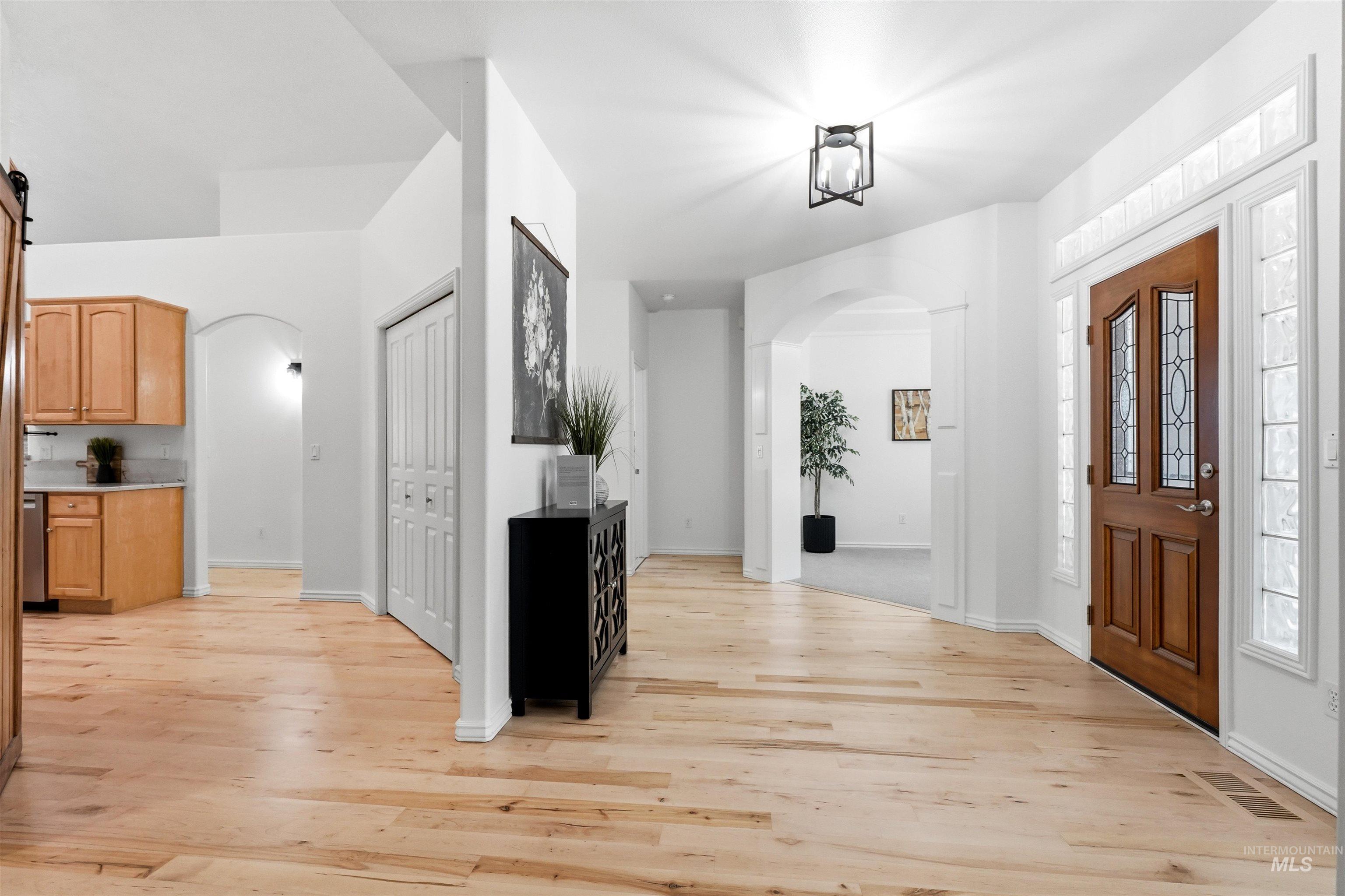 2464 E Lenox Ct