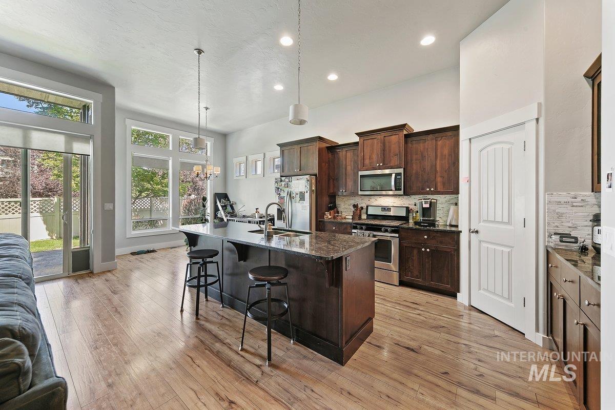1528 W Arch Rock Street