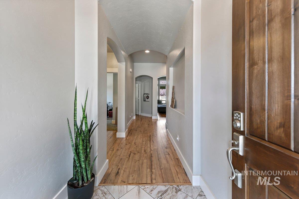 1528 W Arch Rock Street