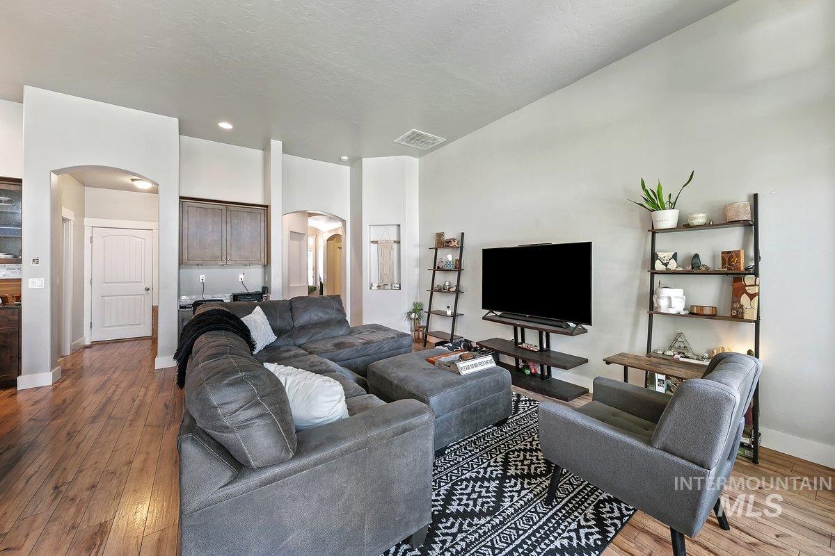 1528 W Arch Rock Street