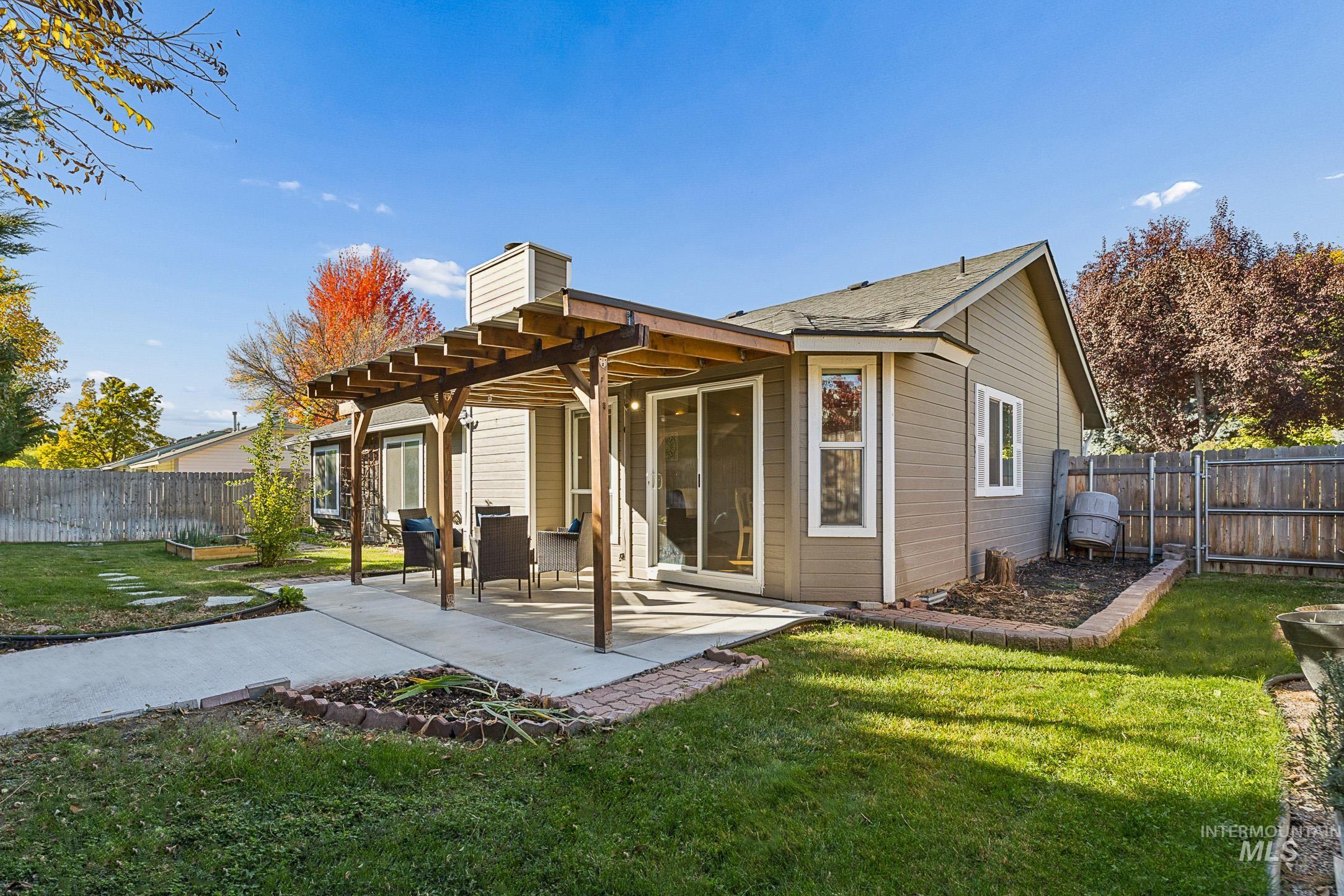 418 N Crestview Pl