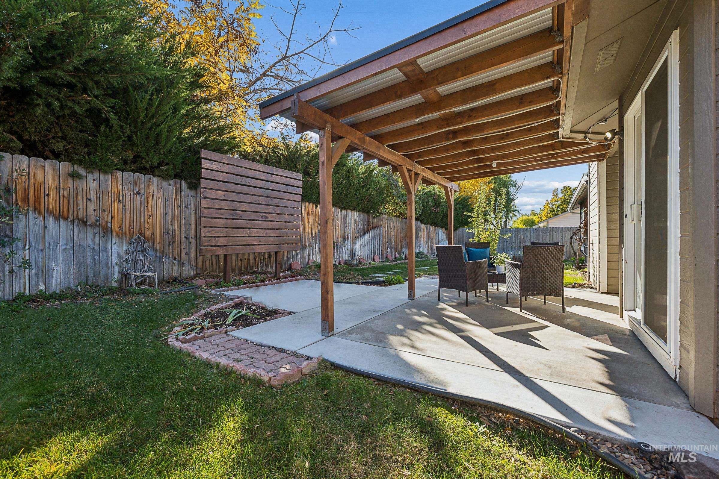 418 N Crestview Pl