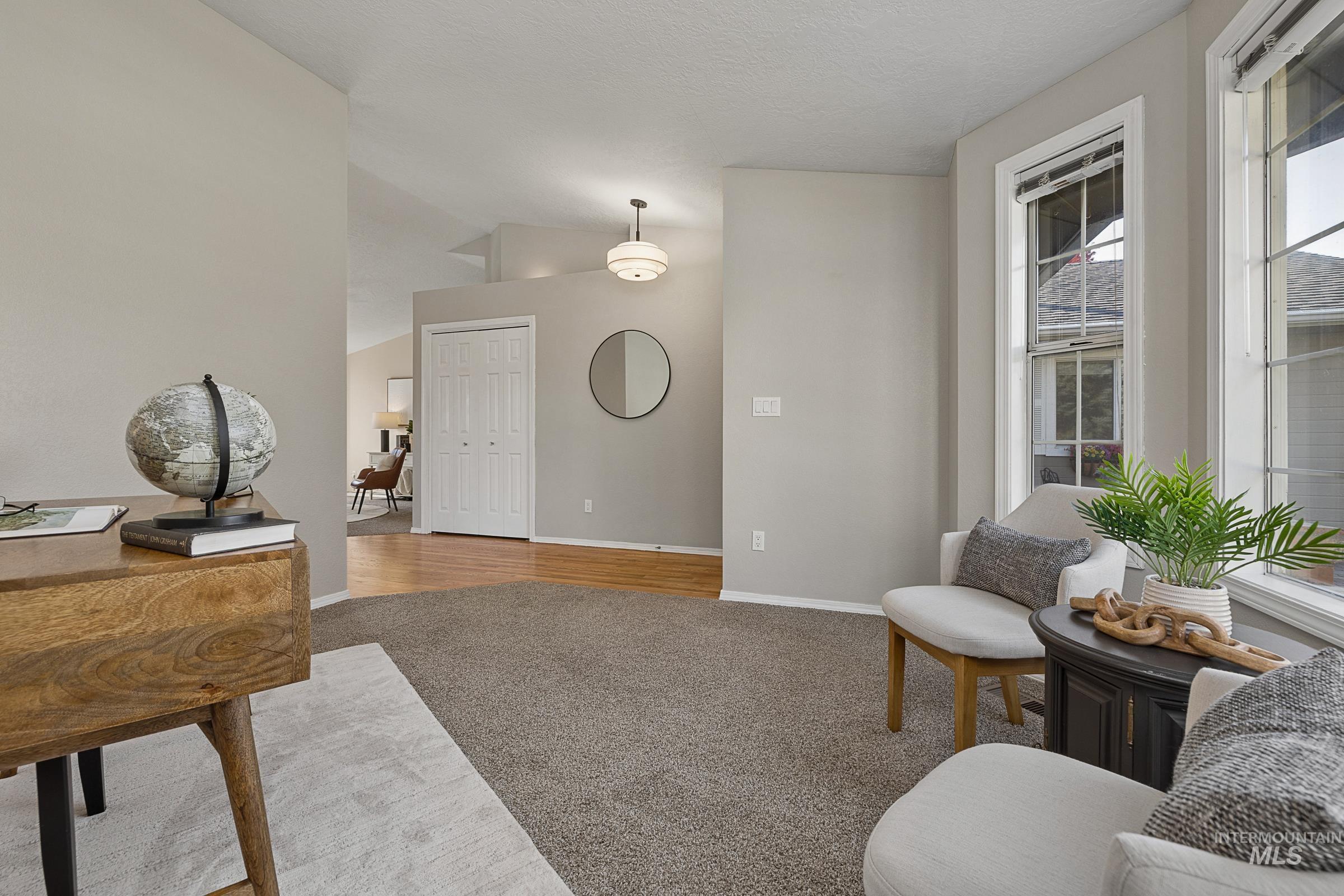 418 N Crestview Pl