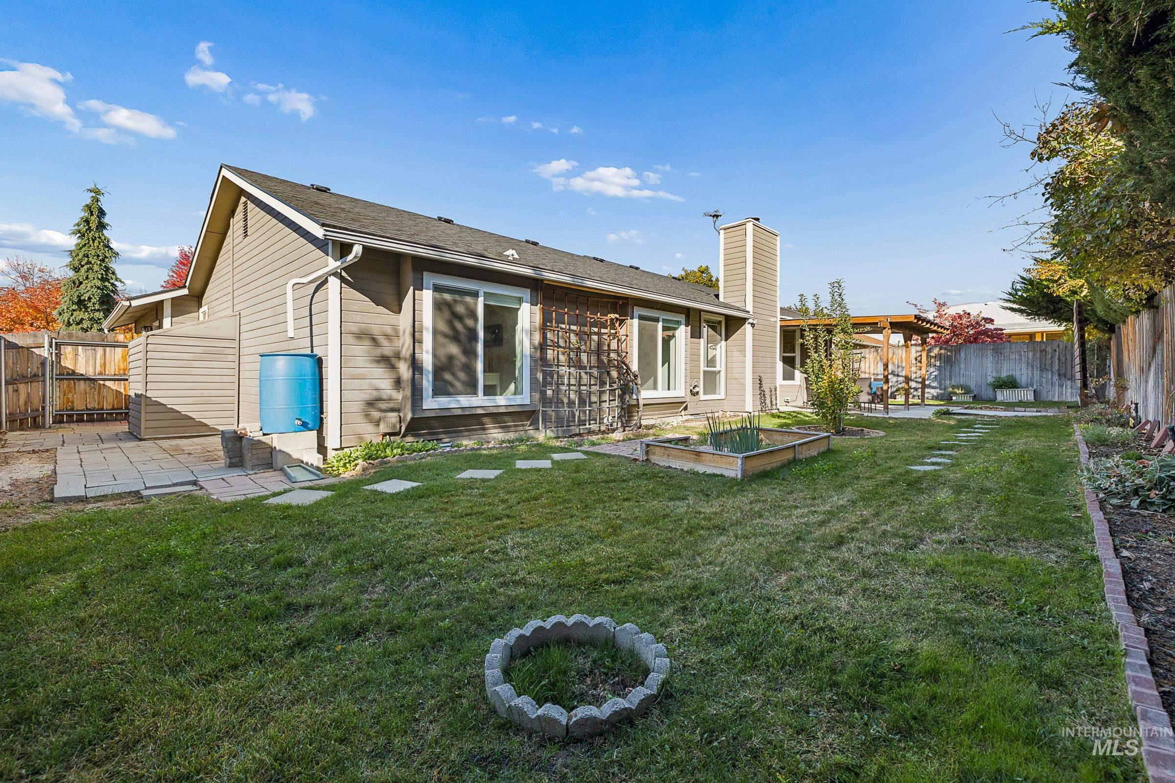 418 N Crestview Pl