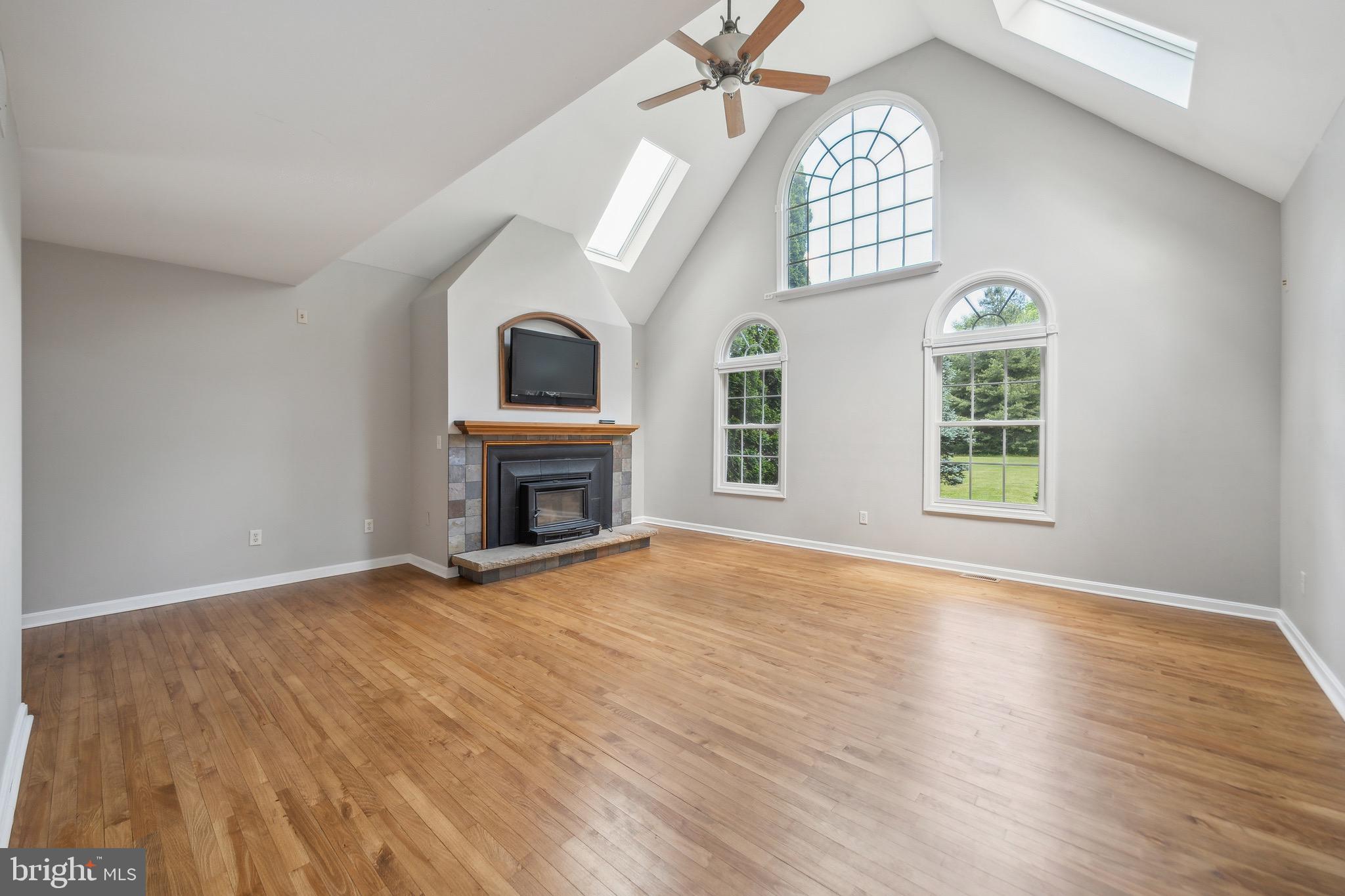 2075 EVERETTS CORNER ROAD