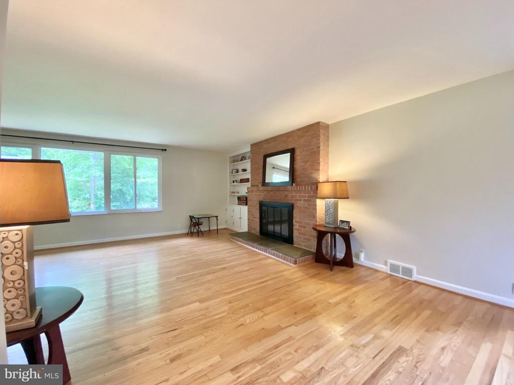 107 WARWICK DRIVE