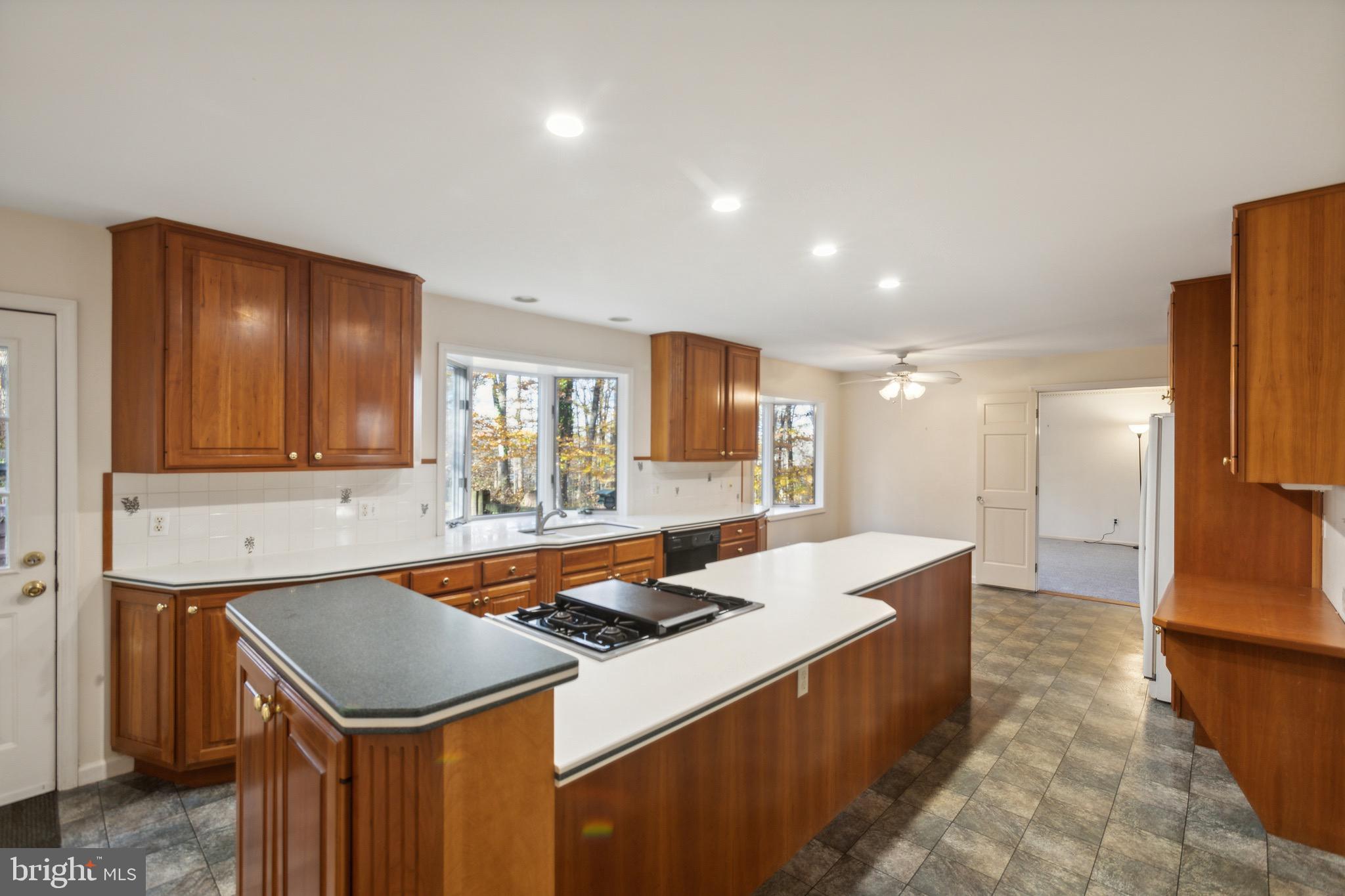 2 BLUE JAY DRIVE