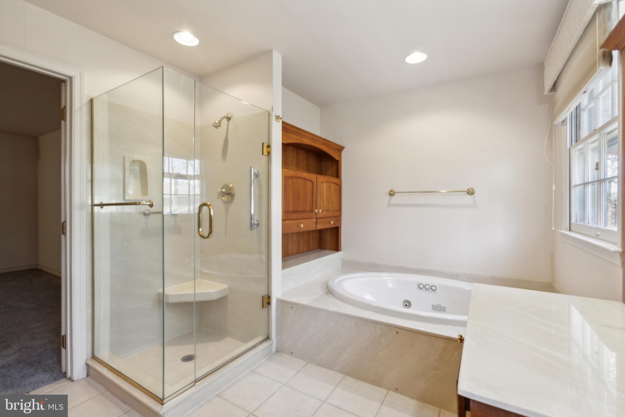 2 BLUE JAY DRIVE
