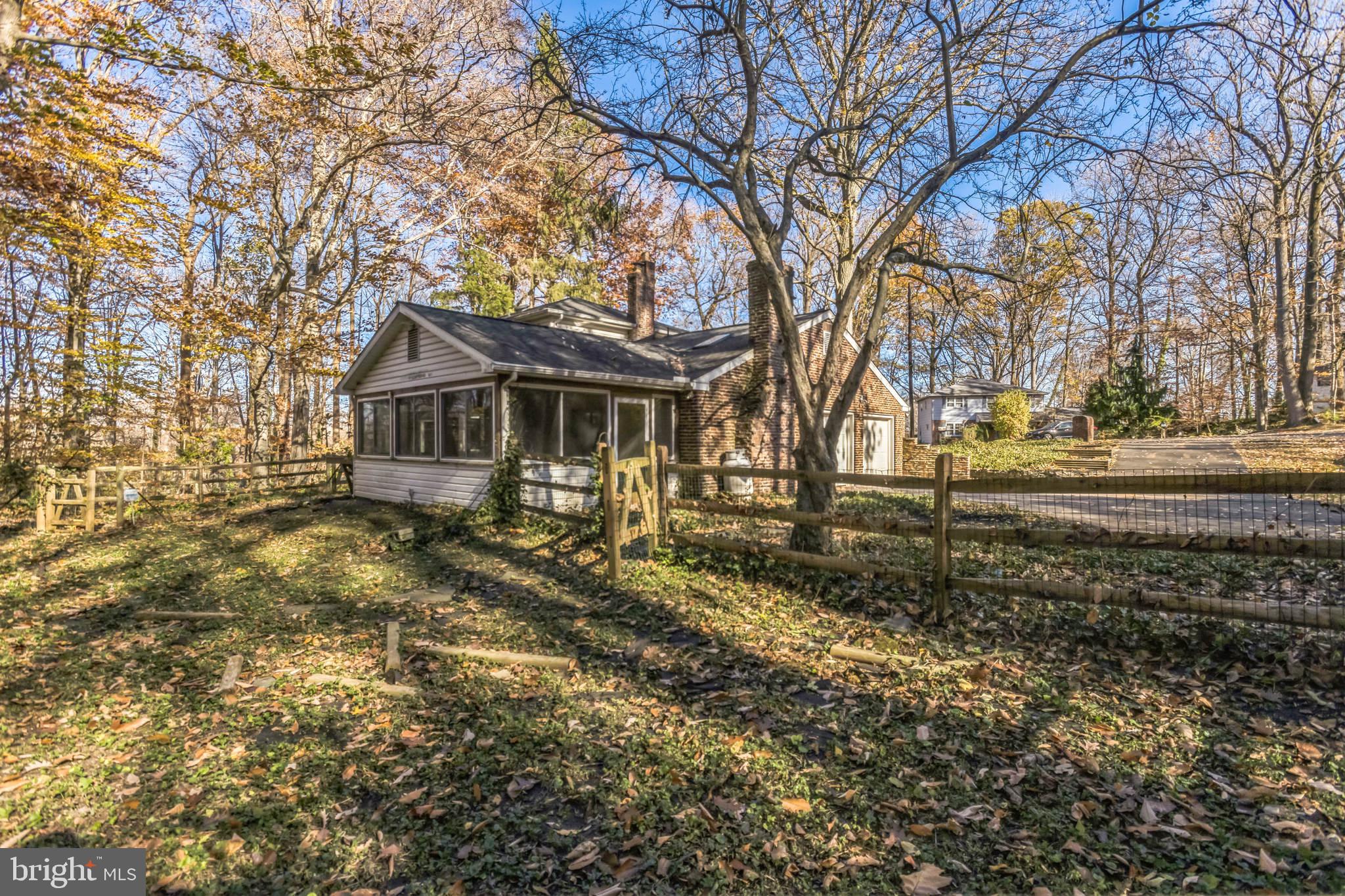 2 BLUE JAY DRIVE