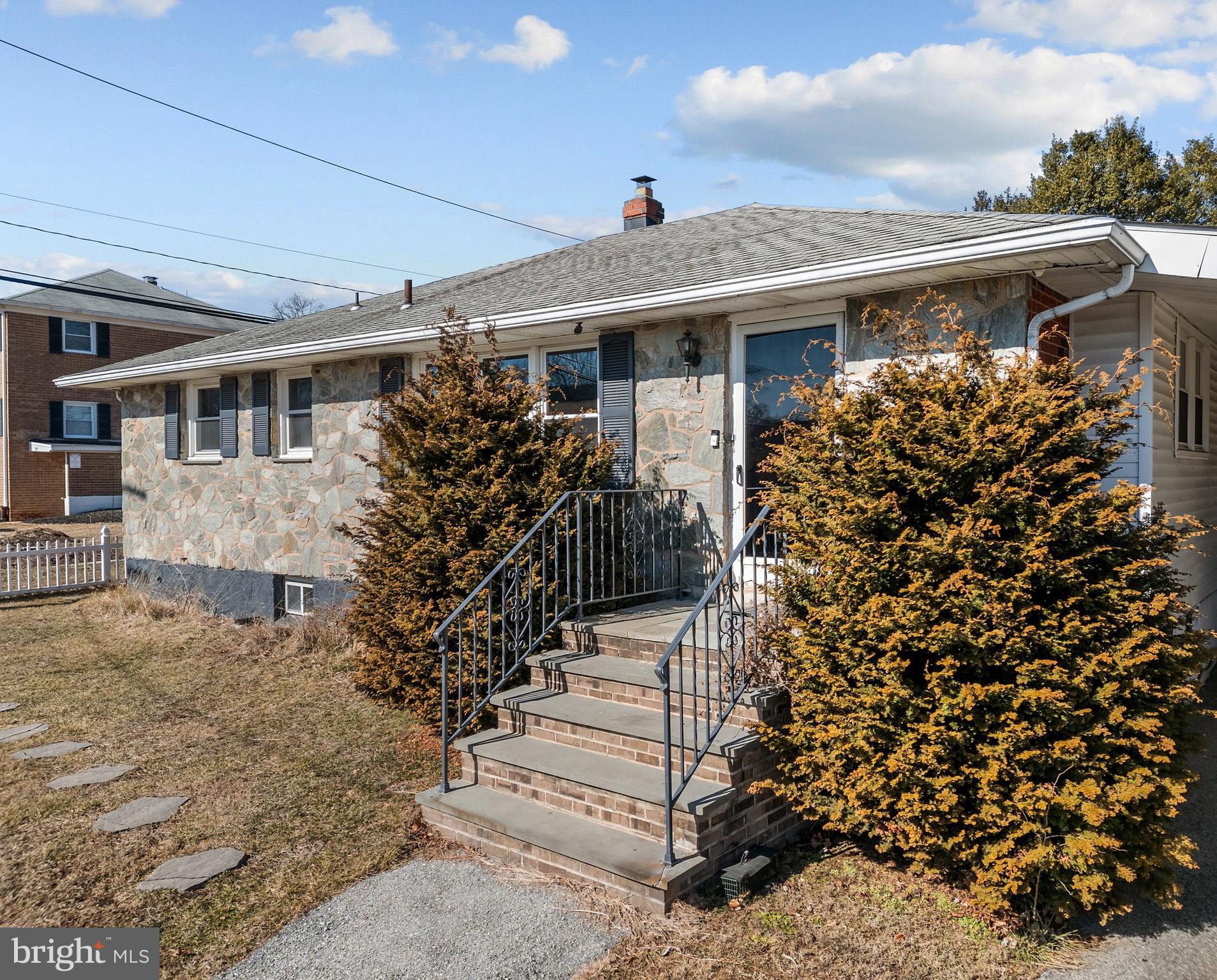41 E CHAMPLAIN AVENUE