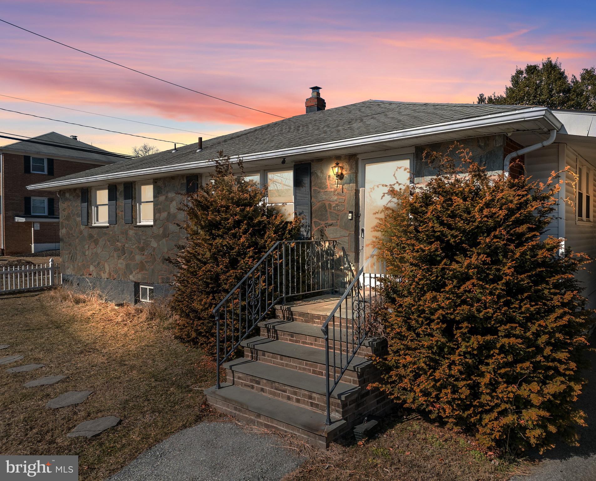 41 E CHAMPLAIN AVENUE