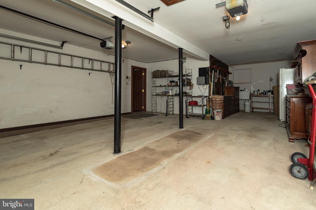 230 ARONIMINK DRIVE