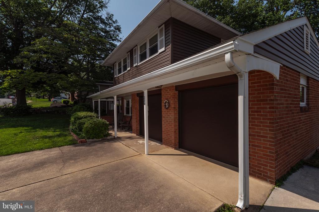 230 ARONIMINK DRIVE