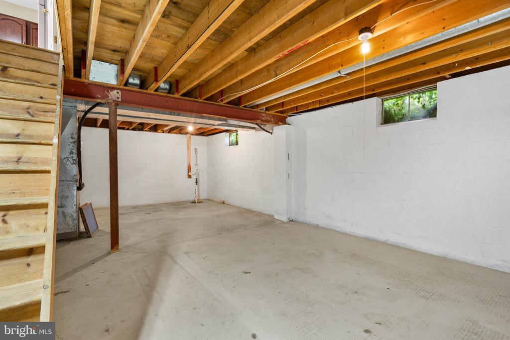 142 WOODLAND ROAD