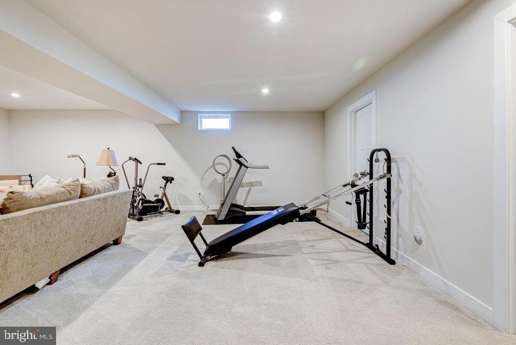 1611 ELLINOR COURT