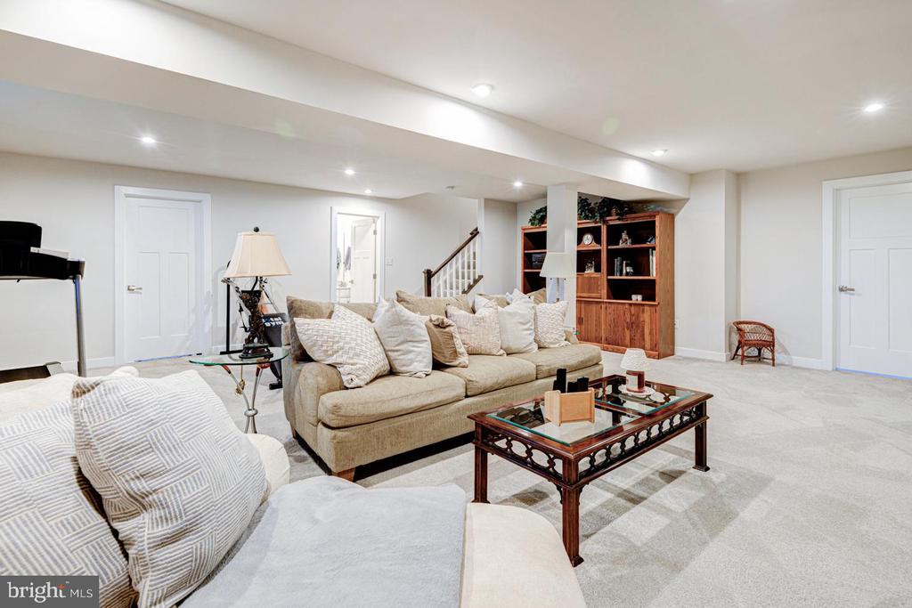 1611 ELLINOR COURT
