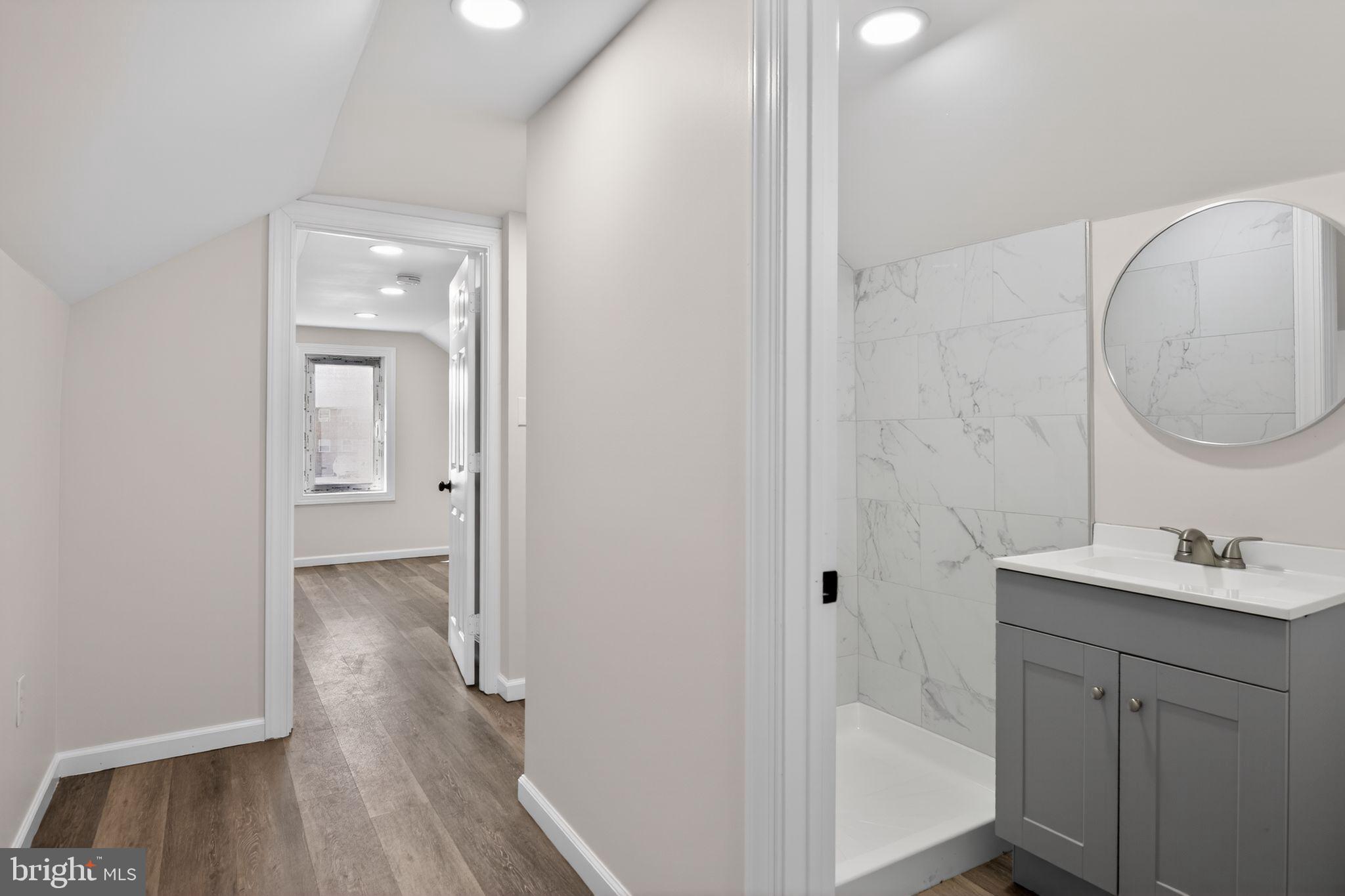 8 E 39TH STREET