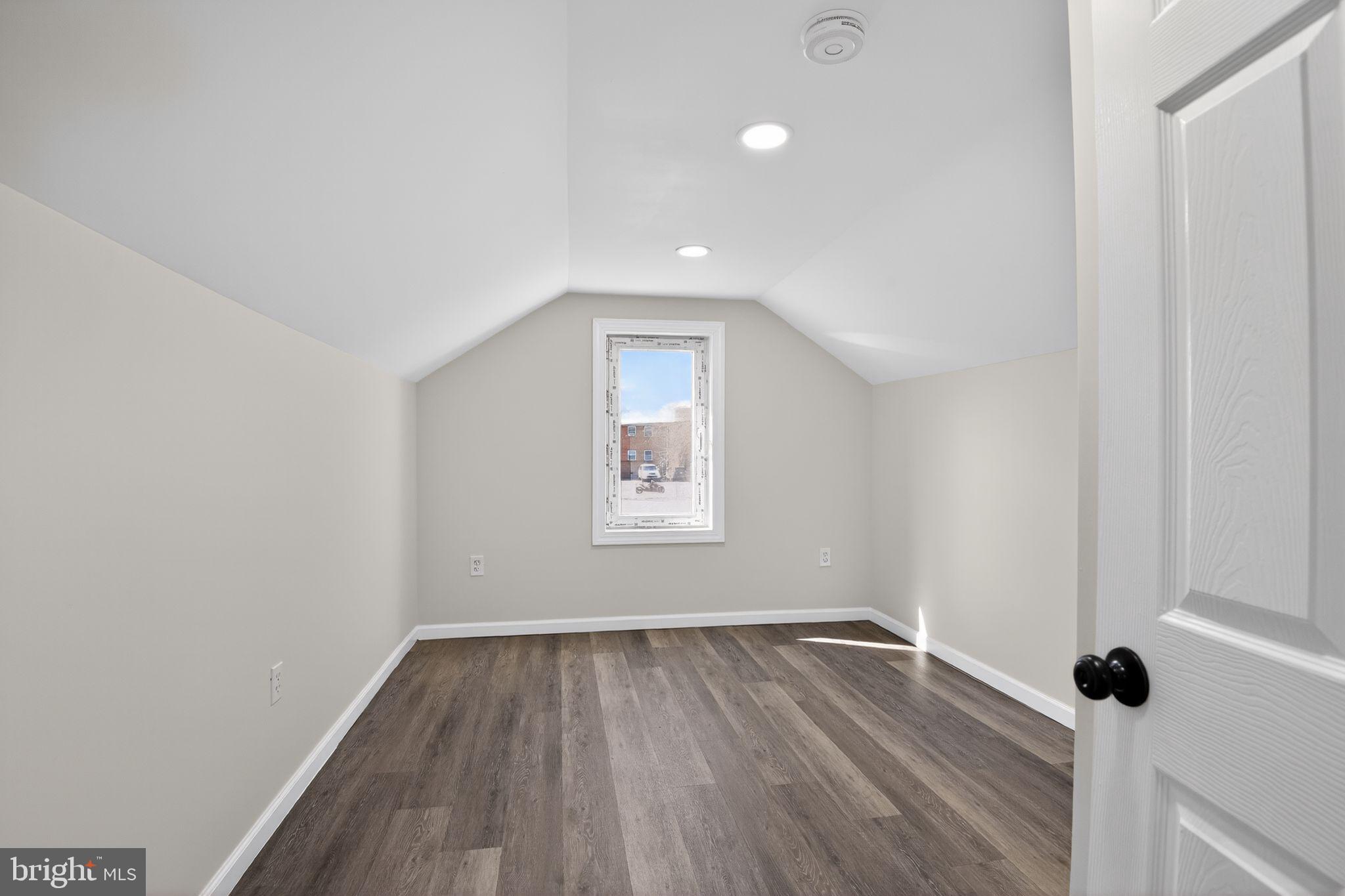 8 E 39TH STREET
