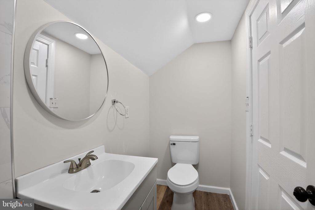 8 E 39TH STREET