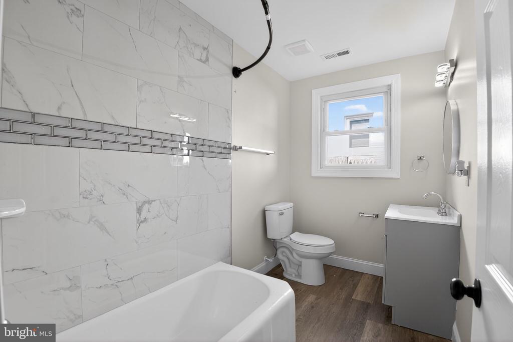 8 E 39TH STREET