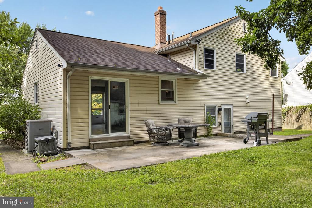 417 LAUREL AVE