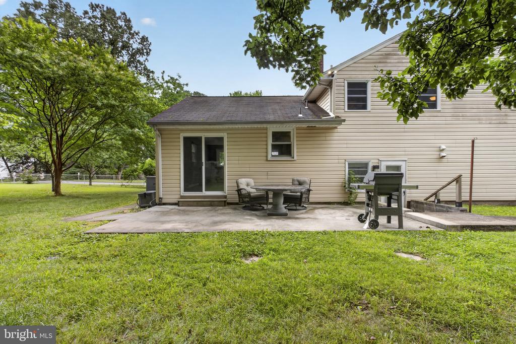 417 LAUREL AVE