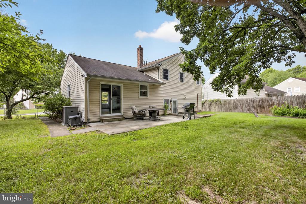 417 LAUREL AVE