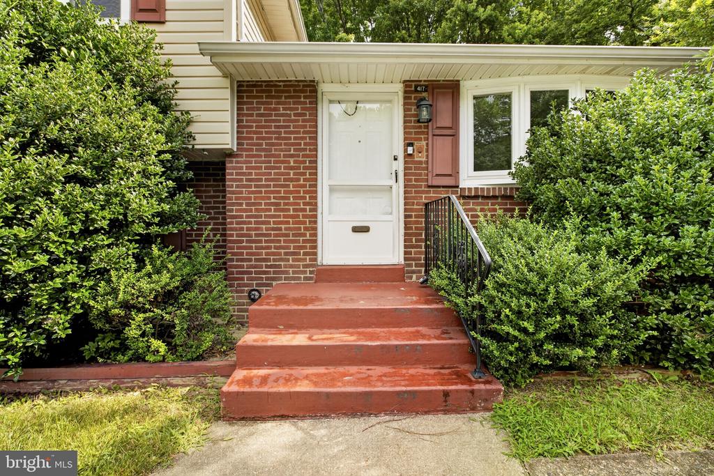 417 LAUREL AVE