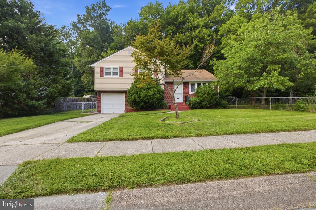 417 LAUREL AVE