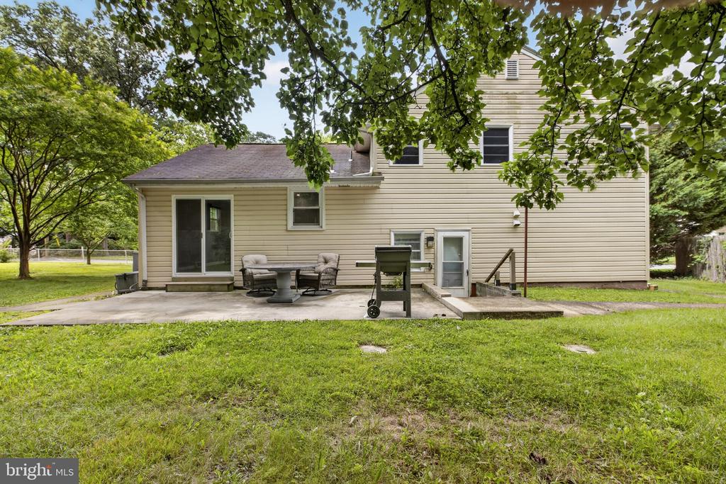 417 LAUREL AVE