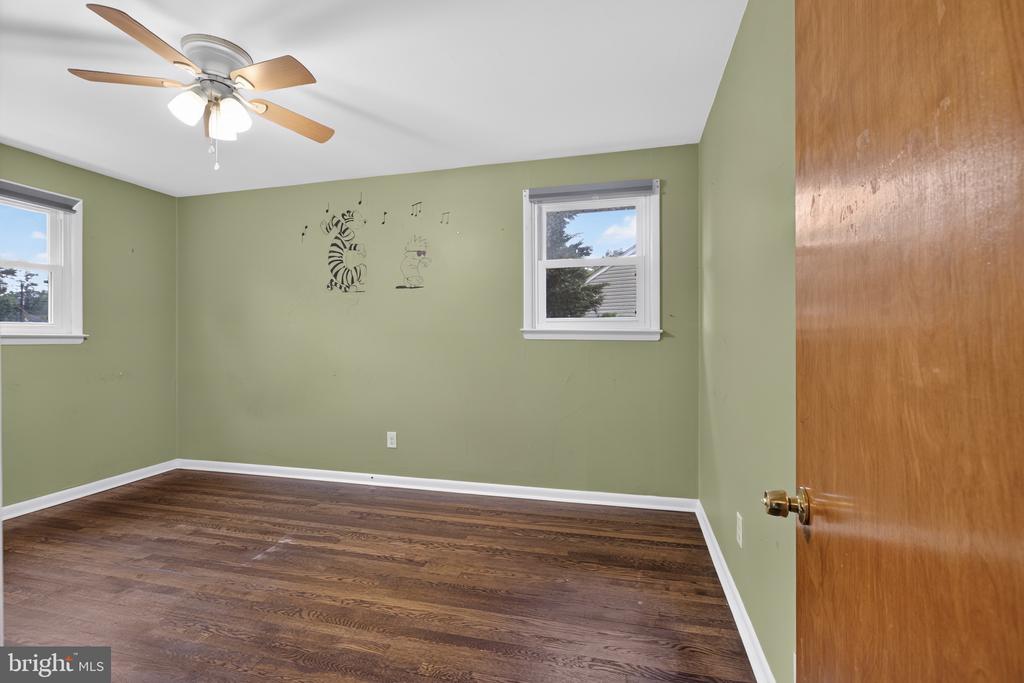 417 LAUREL AVE