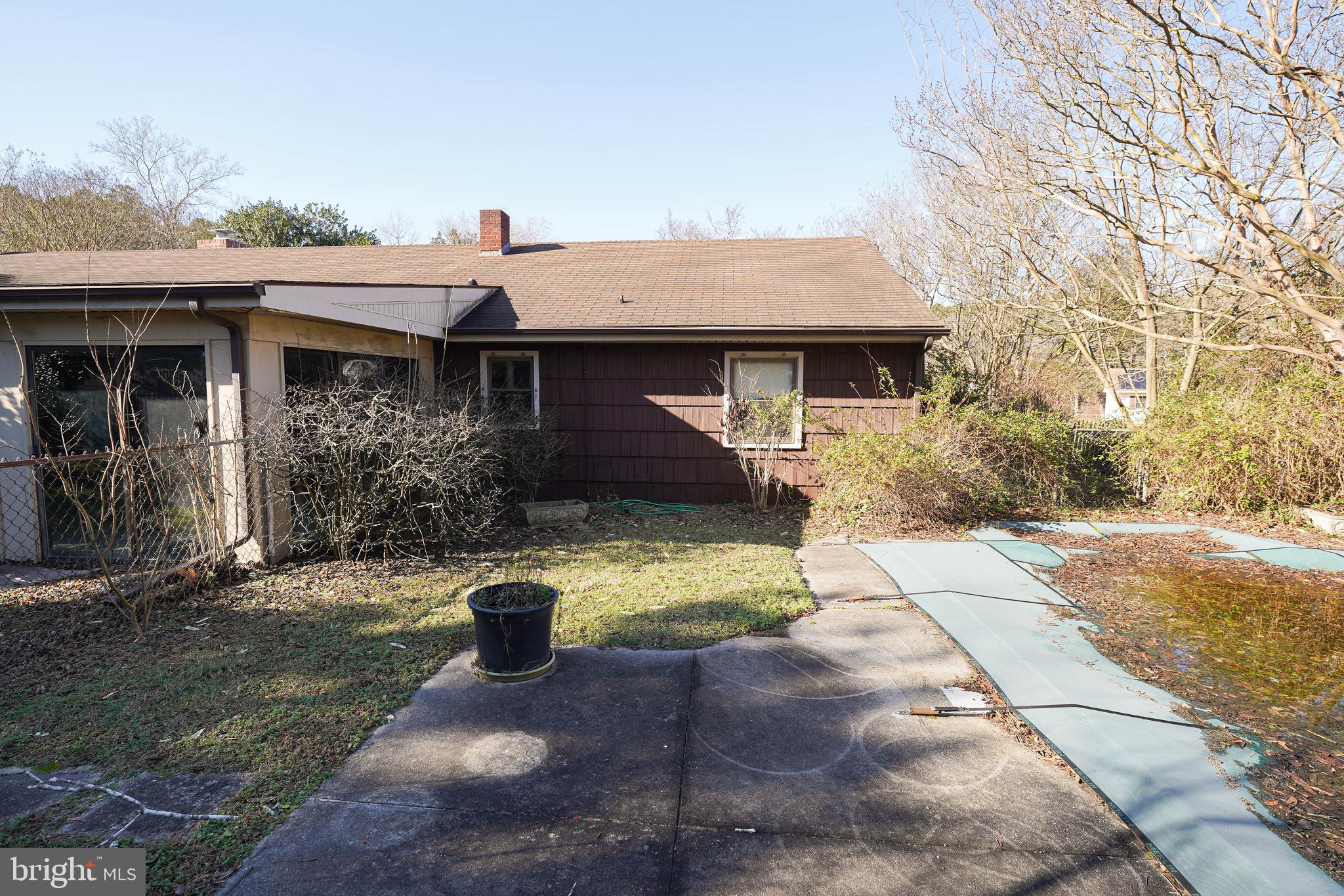 1403 WHITTIER DRIVE