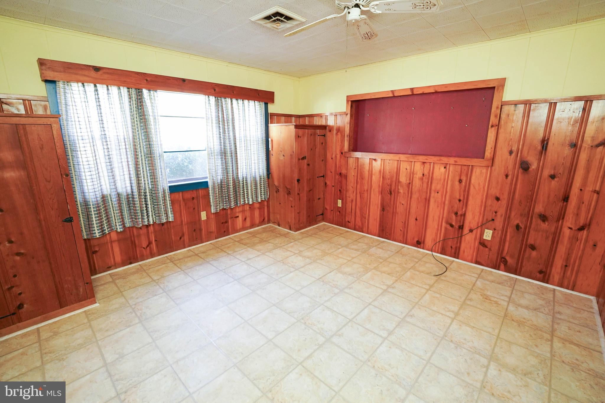 1403 WHITTIER DRIVE