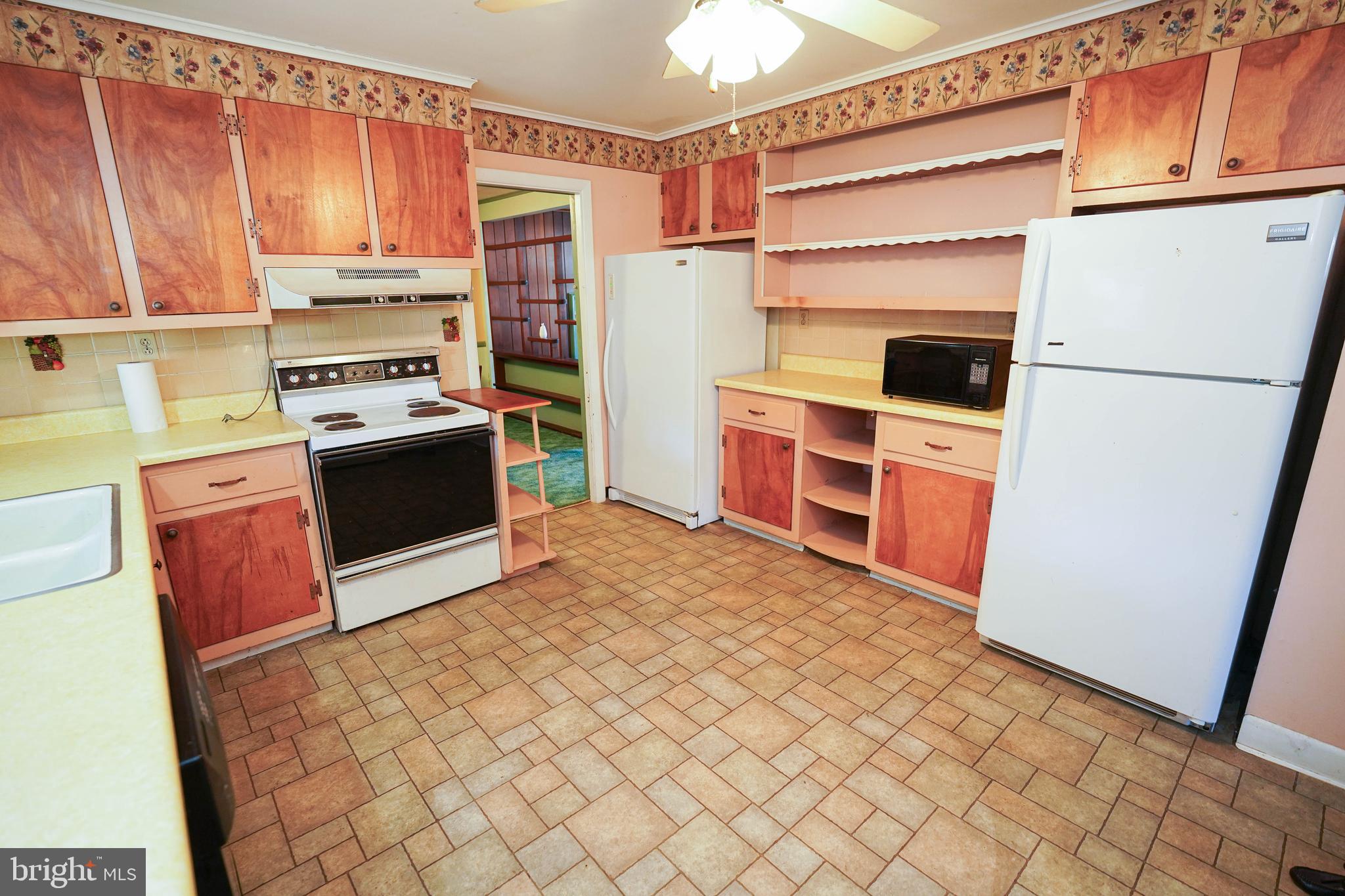 1403 WHITTIER DRIVE