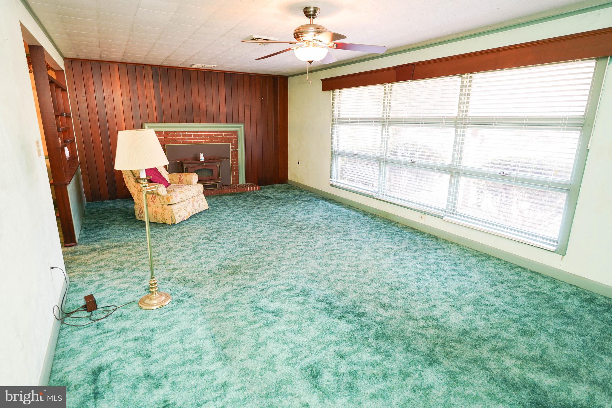 1403 WHITTIER DRIVE