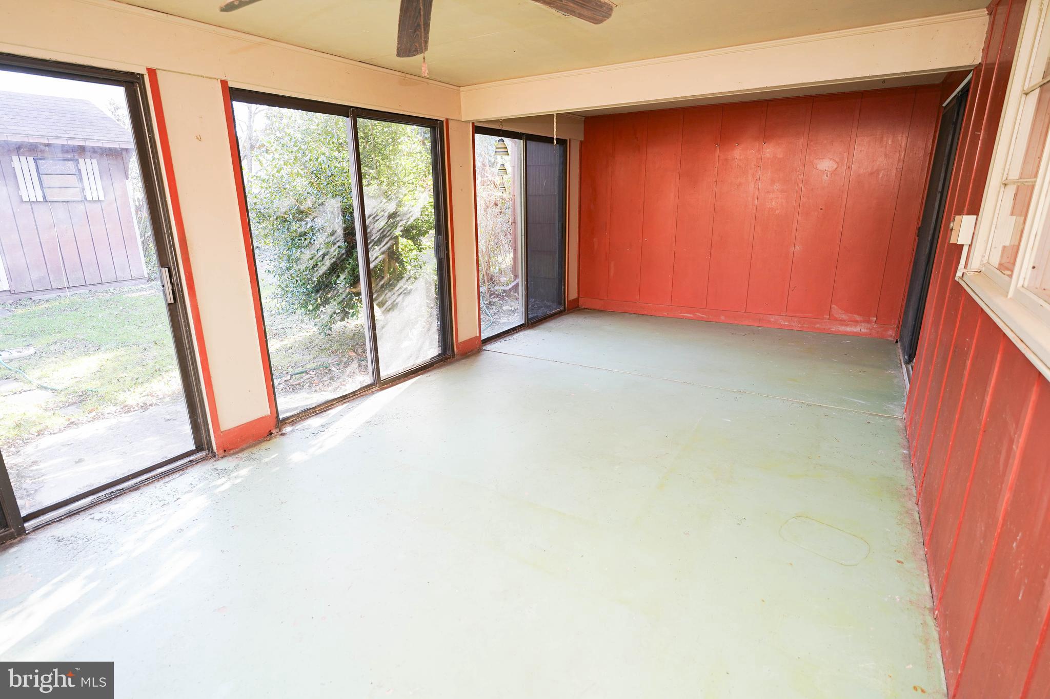 1403 WHITTIER DRIVE