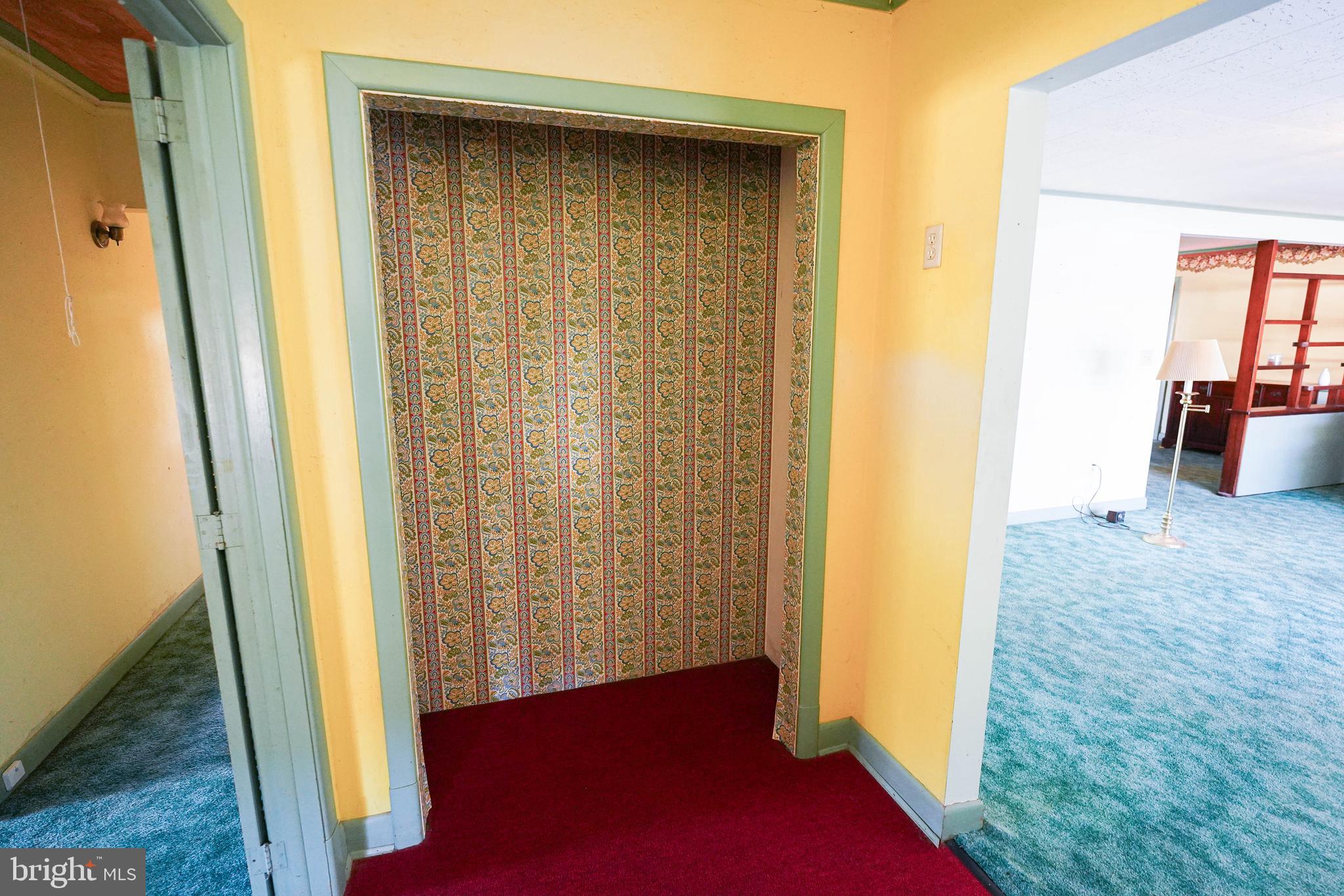 1403 WHITTIER DRIVE