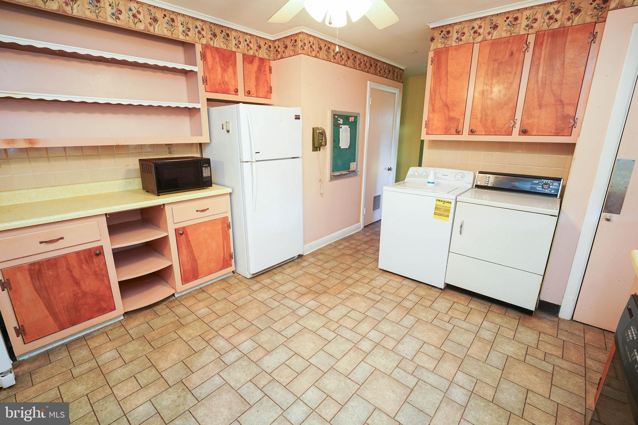 1403 WHITTIER DRIVE