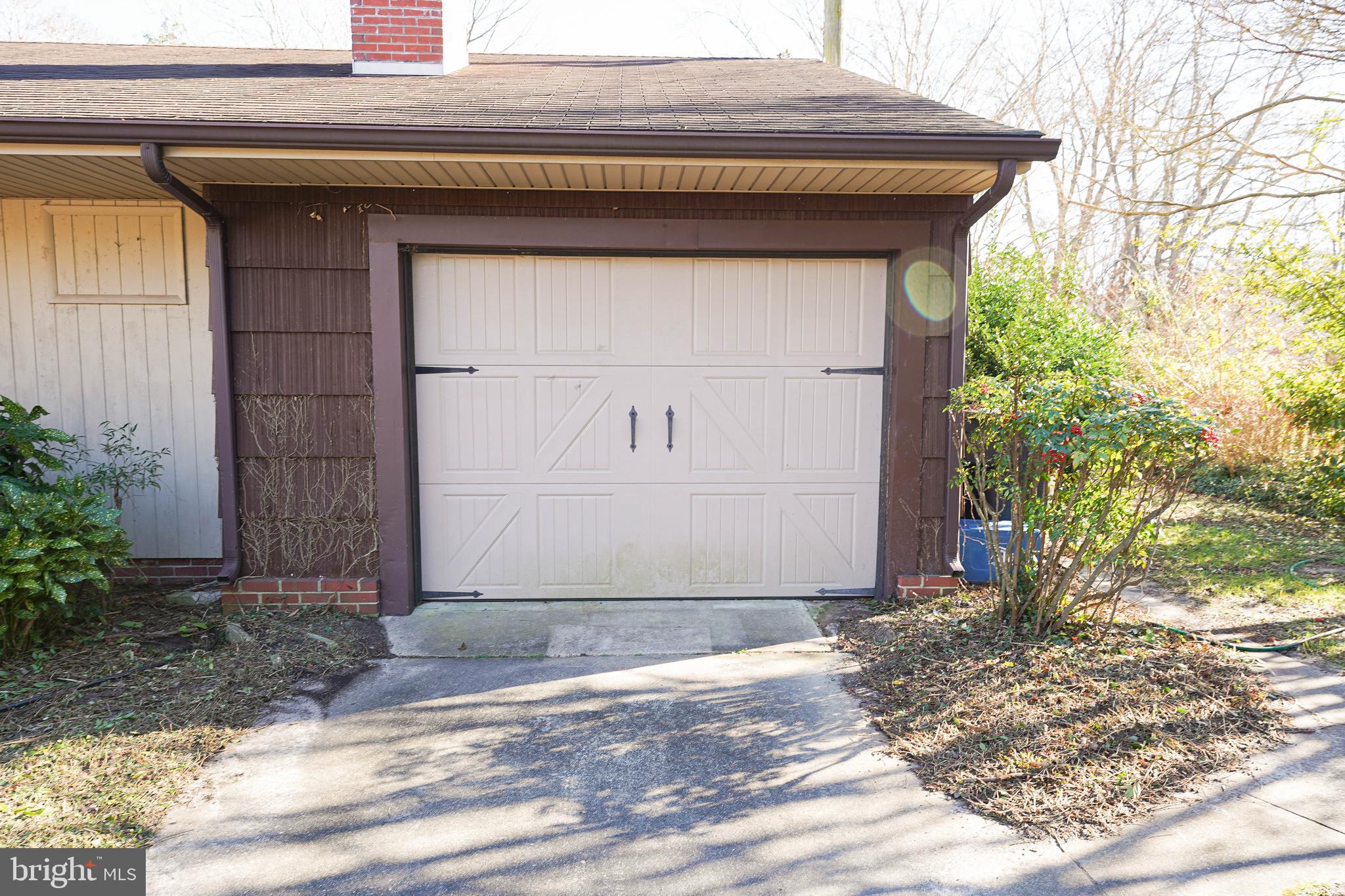 1403 WHITTIER DRIVE