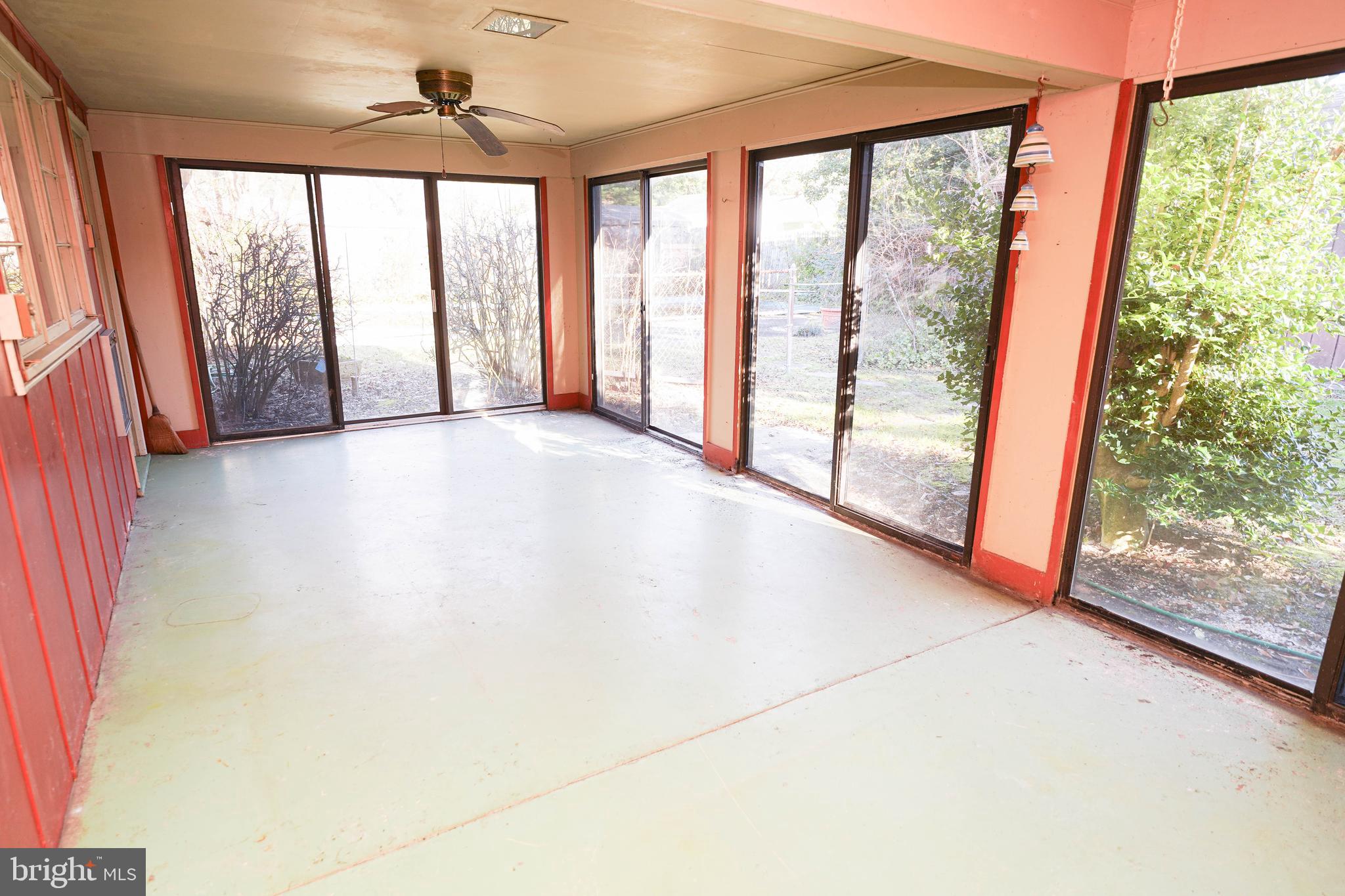 1403 WHITTIER DRIVE