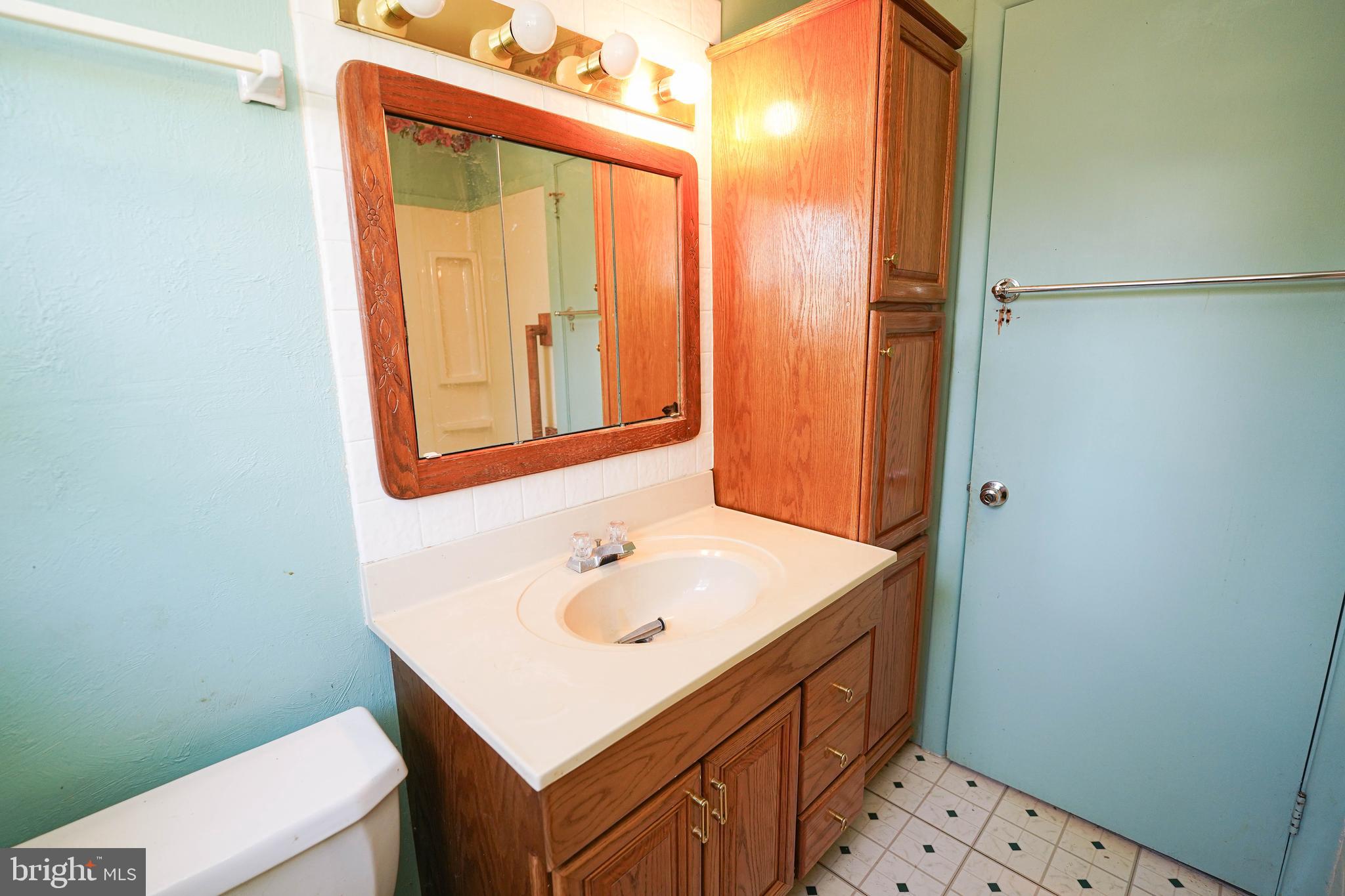 1403 WHITTIER DRIVE