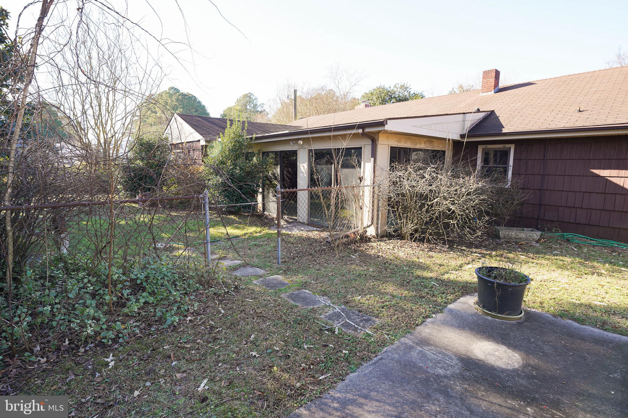 1403 WHITTIER DRIVE