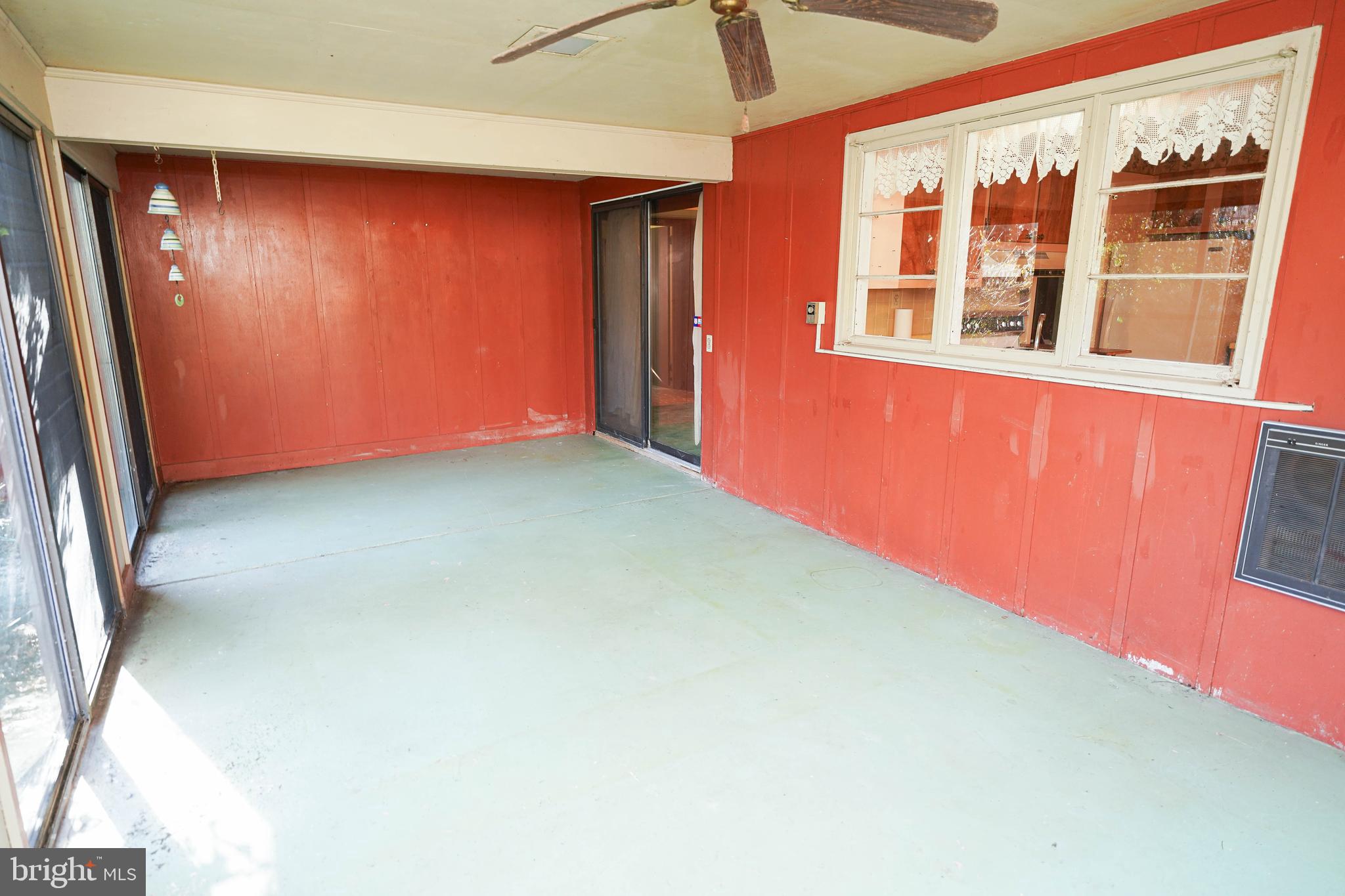 1403 WHITTIER DRIVE