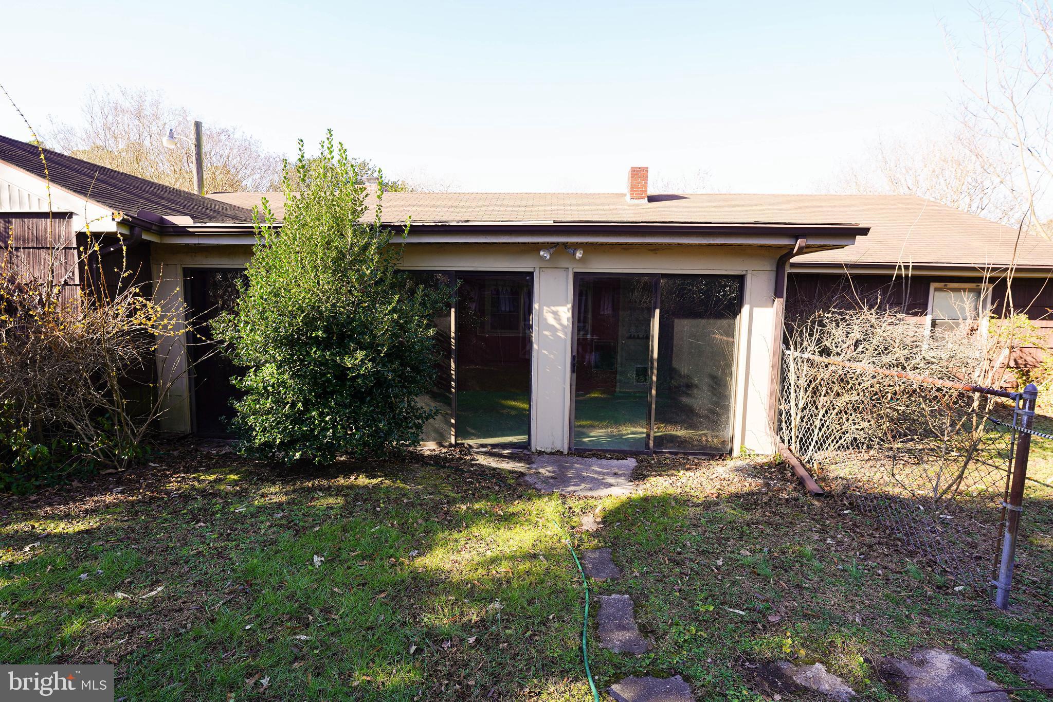 1403 WHITTIER DRIVE