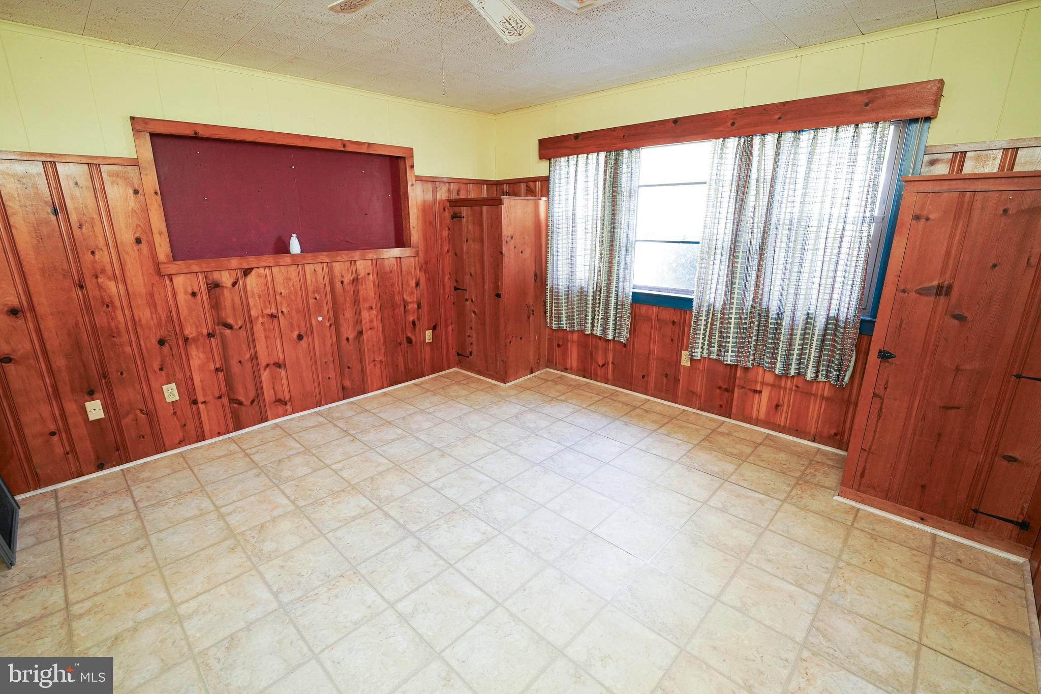 1403 WHITTIER DRIVE